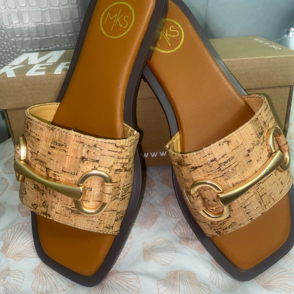 Elegant Cork Sandals with Gold Accent - Picture 3 of 5